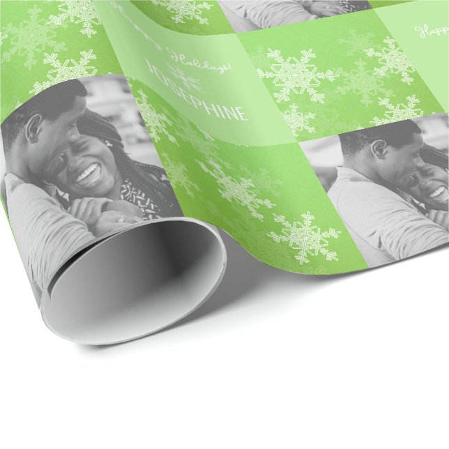Green White Snowlfake Minimalistisches Foto Weihna Geschenkpapier (Rolleneckpunkt)