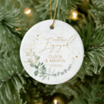 Greenery First Christmas Verlobt Elegant Keramik Ornament<br><div class="desc">Grüne Erste Weihnachtszeit Verlobte Elegante Keramik Ornament. Matching-Elemente verfügbar.</div>