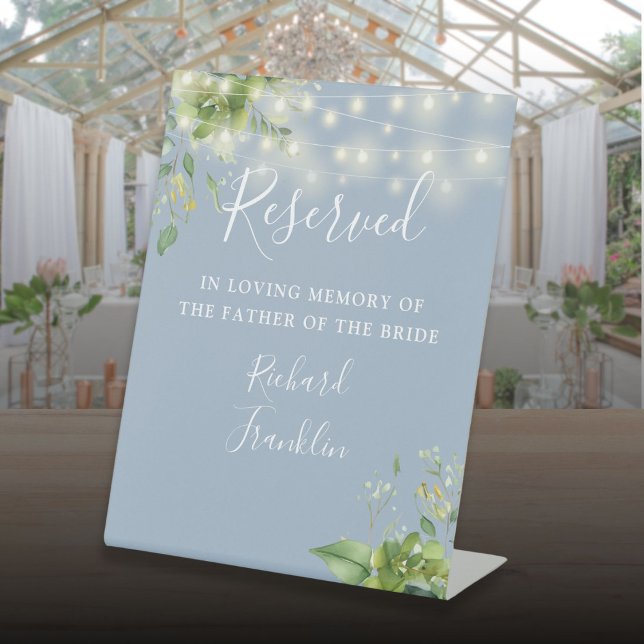 Greenery Lights Dusty Blue Memory Reserviert Hochz Sockelschild (Greenery Lights Dusty Blue Memory Reserved Wedding Pedestal Sign)