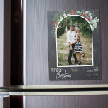 Greenery Merry Christmas Arch Foto Chalkboard Magnetkarte<br><div class="desc">Dieses Design zeichnet sich durch Aquarellholz und Eukalyptus aus,  die um ein gewölbtes Bild mit einem vergoldeten Rahmen angeordnet sind.</div>