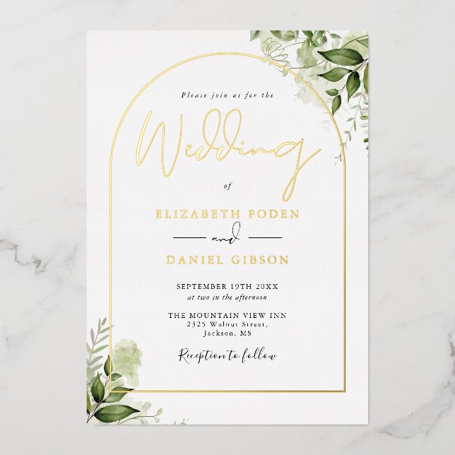 Greenery Monogram Elegant Script Wedding Gold Arch Folieneinladung (Vorderseite)