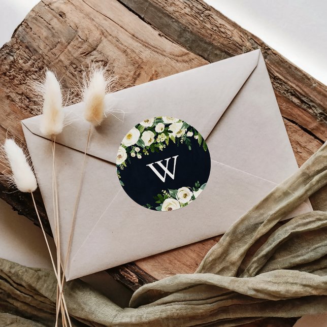 Greenery White Floral Royal Blue Monogram Wedding Runder Aufkleber (Von Creator hochgeladen)