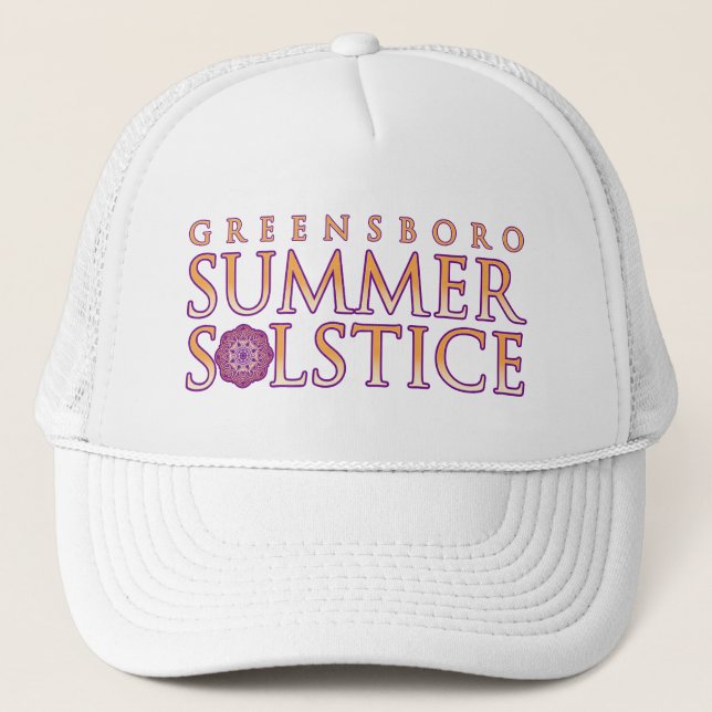 Greensboro Summer Solstice Simple Keepake Truckerkappe (Vorderseite)