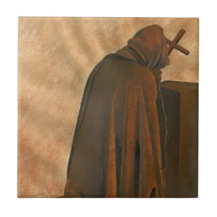 Gregorianische Mönche im Gebet mit gehobenem Casso Fliese