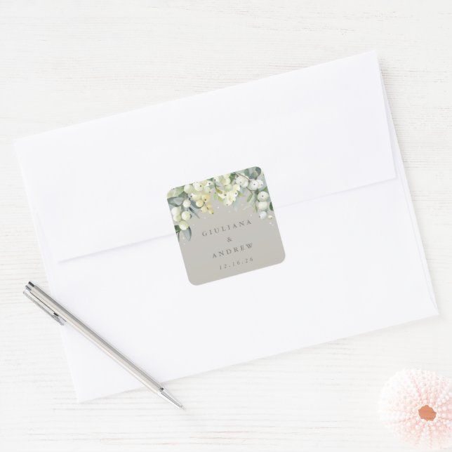 Greige Snowberry+Eucalyptus Winter Wedding Quadratischer Aufkleber (Umschlag)
