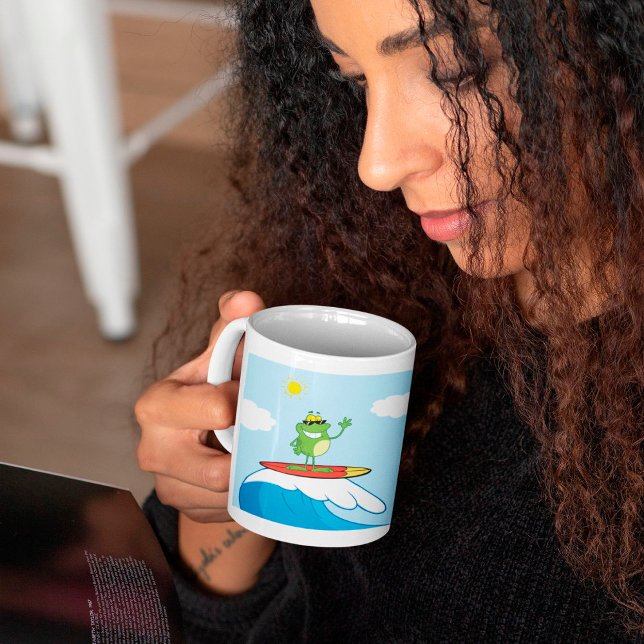 Grenouille Surfant Sur Un Océan Vague De Café Mug (Créateur téléchargé)