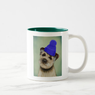 Grenze Terrier mit Blau Bobble Hut Zweifarbige Tasse