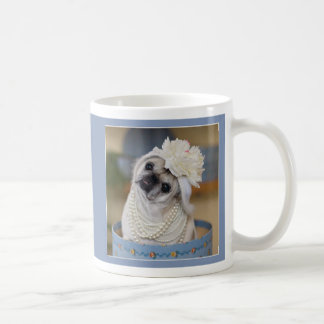 Gretta s'est levé dans la tasse de carlin de