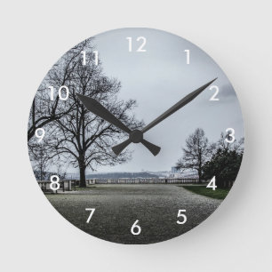 Grey autumn day in Prague Runde Wanduhr