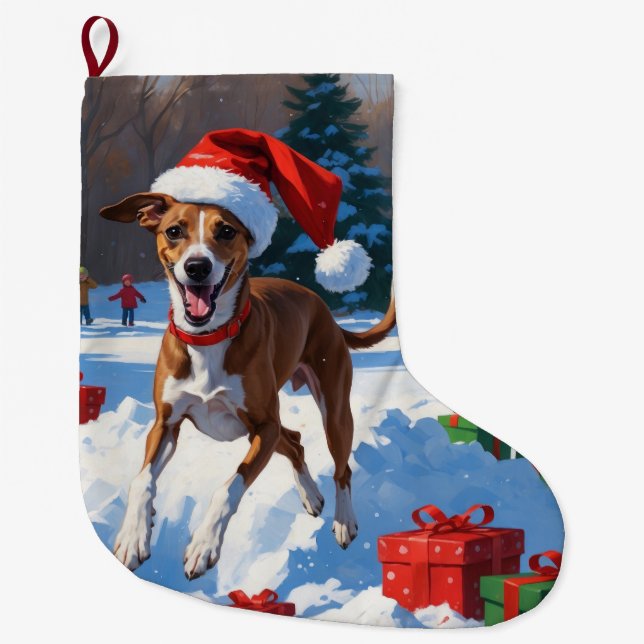 Greyhound läuft im Schnee mit Weihnachtshut Großer Weihnachtsstrumpf (Vorderseite)
