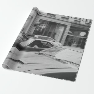 GREYSCALE FOTOGRAFIE VON AUTOS AUF DER STRASSE NEB GESCHENKPAPIER