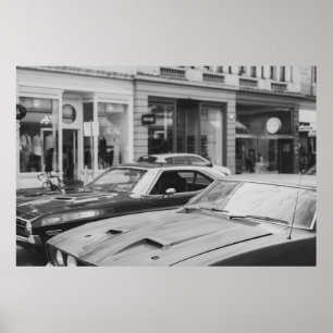 GREYSCALE FOTOGRAFIE VON AUTOS AUF DER STRASSE NEB POSTER