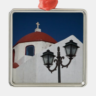Griechenland, Mykonos, Kapelle mit roter Kuppel un Silbernes Ornament