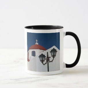 Griechenland, Mykonos, Kapelle mit roter Kuppel un Tasse