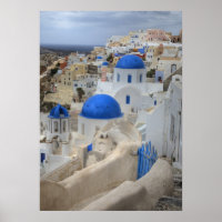 Griechenland, Santorin. Glockenturm und blaue Kupp