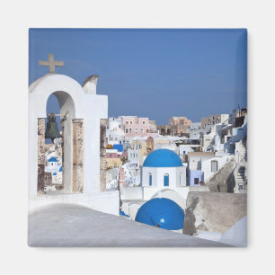 Griechenland, Santorini. Glockenturm und blaue Kup Magnet