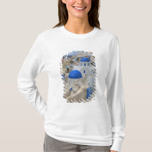 Griechenland, Santorini. Glockenturm und blaue Kup T-Shirt