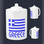 Griechenland und die griechische Flagge<br><div class="desc">Die griechische Flagge mit dem Namen oder Wort "Griechenland" unten in blau. Die Lage des Hotels ist perfekt für einen erholsamen Urlaub. Ein wunderbarer Weg,  um Liebe und Stolz in Ihrer Herkunft,  Erbe und Kultur am Ohi Tag,  Wiedersehen oder jederzeit zu ehren und zu zeigen.</div>