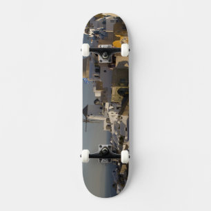 Griechenland und griechische Insel Santorin, Stadt Skateboard