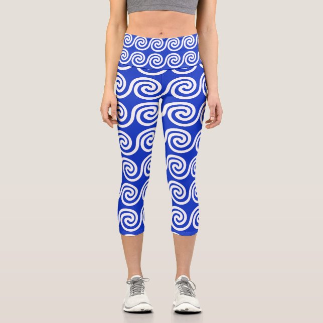 Griechisch Meander Key Waves Muster blau Capri Leggings (Vorderseite)
