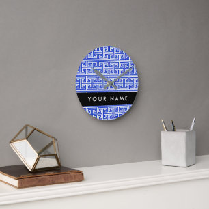 Griechischer Meander Key H Blue, Ihr Name, persona Runde Wanduhr
