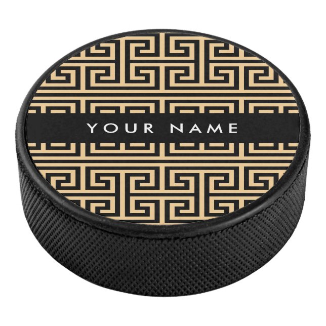 Griechischer Meander Key H Brown, Ihr Name, person Eishockey Puck (3/4)
