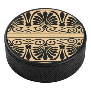 Griechisches mediterranes Arabeskenmuster Braun Eishockey Puck