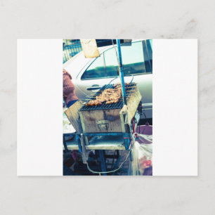 Grillabend auf der Straße von Bangkok mit Spießen Postkarte