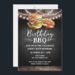 Grillen 50. Geburtstag Einladung<br><div class="desc">Grillen Einladungen zum Geburtstag. Einfach zu personalisieren. Alle Texte sind individuell einstellbar und lassen sich für Ihr eigenes Party leicht ändern. String leuchtet rustikale Hintergrundelemente. Fun Chalkboard Wirbel und Schnörkel. Aquareller Hamburger und Hotdog-Grafik. Einladungen für ihn. Bar oder Hinterhof GRILLEN Geburtstagsdesign. Jedes Alter,  ändern Sie einfach den Text.</div>
