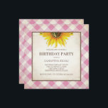 GRILLEN Birthday Pink Gingham Print Einladung<br><div class="desc">Dieses Land Die GRILLEN Birthday lädt mit einem rosa picknickkarierten Tischdecken und einer fett gelben Sonnenblume in einem einzigartigen quadratischen Format ein. Ihre Grilldetails sind Set in sans typografie in einem kostenlosen braunen. Das Vintage Papierdesign wird auf die Rückseite Ihrer Einladung übertragen. Perfekt für die Sommergeburtstage-Einladungen zum 30., 50. oder...</div>