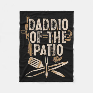 Grillen des Patio-Vaters Grillen von Rauchfleisch Fleecedecke
