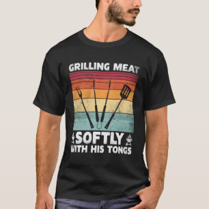Grillen von Fleisch sanft mit seinen Tongs Grillen T-Shirt