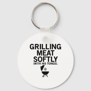 Grillen von Fleisch sanft mit seinen Tongs lustige Schlüsselanhänger
