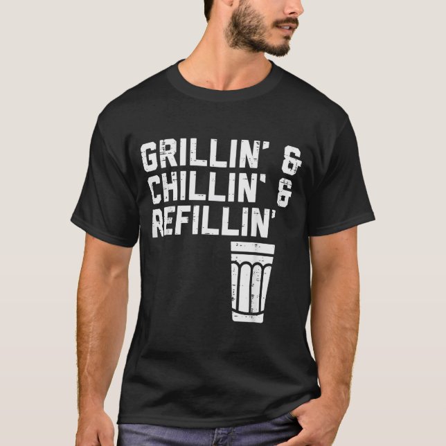 Grillin Chillin Refillin Funny Bbq Grill Drinking  T-Shirt (Vorderseite)