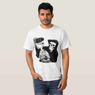 Grimischer Sensenmann und Mensch T-Shirt