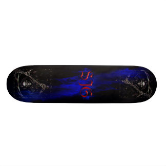 Grimmiger Sensenmann mit blauen Flammen Skateboard