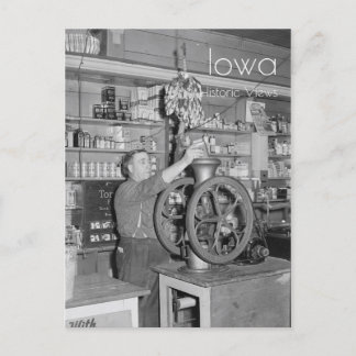 Grincer du café dans une carte postale du magasin 