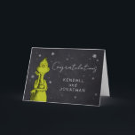 Grinch Chalkboard Babydusche Karte<br><div class="desc">Mit dieser "Grinch Chalkboard Baby Shower" Karte können Sie Ihre Babydusche mit einer spielerischen, grinchy Drehung feiern. Diese skurrile Karte mit dem schelhaften Grinch von How the Grinch Stole Weihnachten eignet sich hervorragend für die Einladung von Gästen oder das Versenden von speziellen Notizen für eine Babydusche im Grinch-Design. Das Chalkboard-Design...</div>