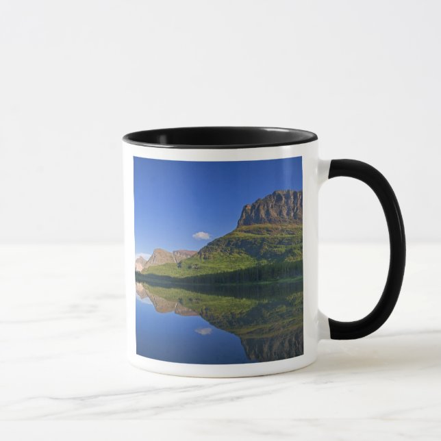 Grinnel Point und Allen Mountains reflektieren in Tasse (Rechts)
