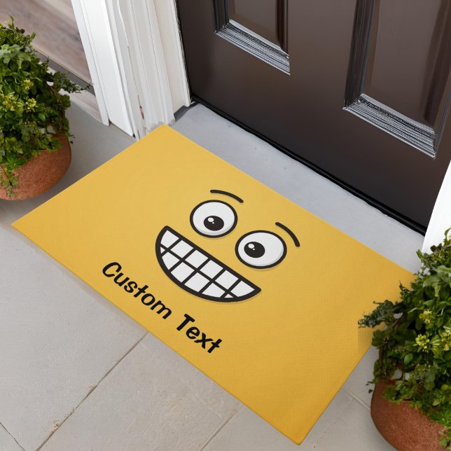 Grinsen mit offenen Augen Türmatte (Von Creator hochgeladen)
