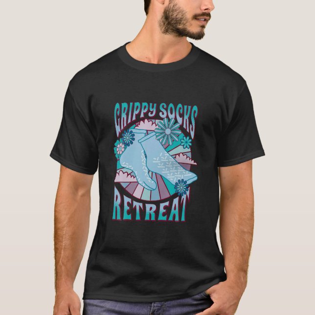 Grippy Socks Retreat Funny T Shirt (Vorderseite)