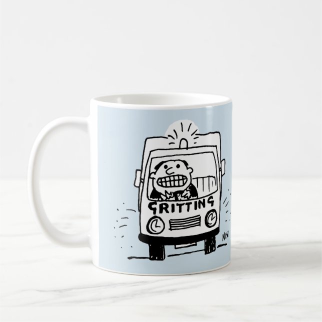 Gritting Truck hat einen Fahrer, der seine Zähne b Kaffeetasse (Links)
