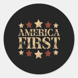 Gritty Bold Retro Politisches Slogan America First Runder Aufkleber