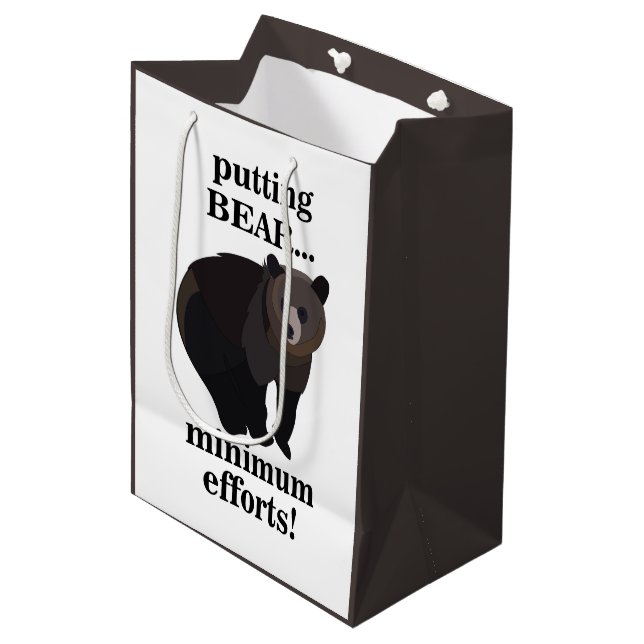 Grizzly Bear Putting Bear Minimum Efforts Funny Mittlere Geschenktüte (Vorderseite Schrägansicht)