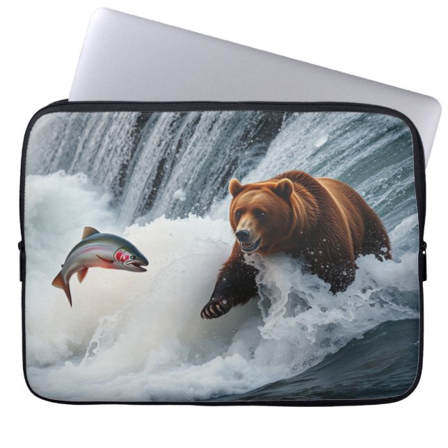 Grizzlybär fängt Lachs Laptopschutzhülle (Vorderseite)