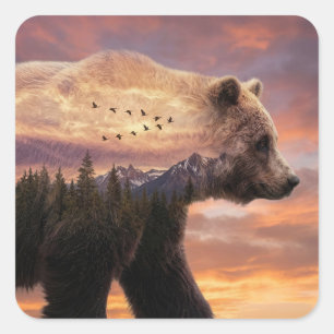 Grizzlybär und Bergszene Doppelbelichtung Quadratischer Aufkleber