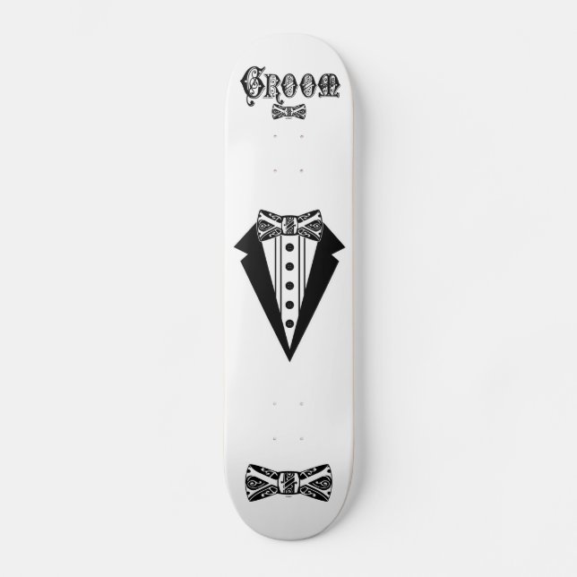 Grob mit Krawatte und Tux und Schwarz Skateboard (Vorderseite)
