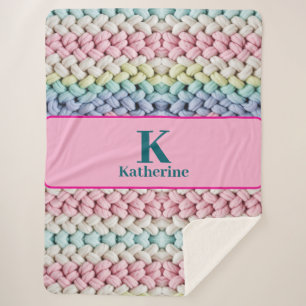 Grobe Pastell-Strickmonogramm mit individuellem Na Sherpadecke