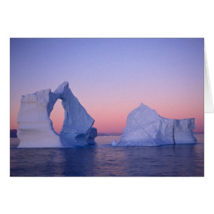 Grönland, Eisberg bei Sonnenuntergang.