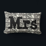 Groom Black and Ivory Mr Typografy Pattern Lendenkissen<br><div class="desc">Frau Mongram Custom Accent Kissen on Gray Sie können diese wunderschönen Vintagen Elemente Black und Ivory Vintag Retro Tyograohy Kissen personalisieren, um alles zu sagen, was Sie mögen, oder nutzen Sie die bestehende Mrs. für die Bride/ Ehefrau oder kaufen Sie zwei Frau und ein Mr für die Newlyweds. Sie suchen...</div>
